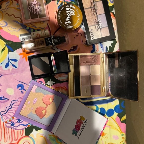 Makeup - Picture 8 of 16